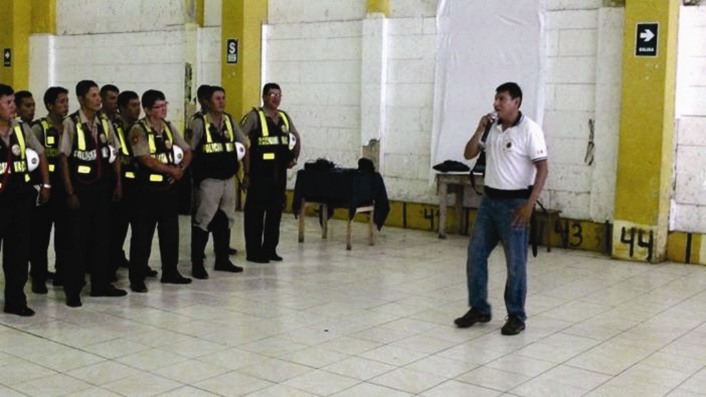 Capacitan a Policías de Iquitos en técnicas básicas de intervenciones