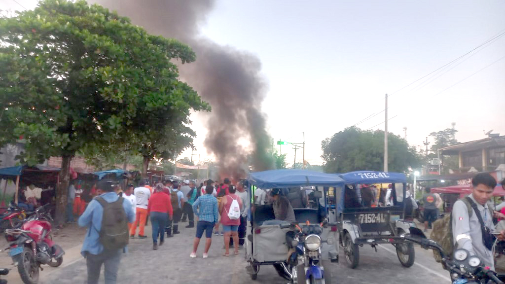 Bloquean la carretera Iquitos Nauta para exigir culminación de la