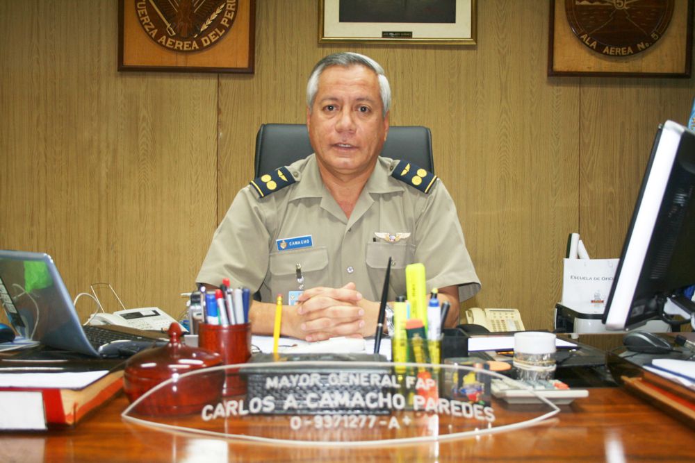 Mayor de la FAP, Carlos Camacho