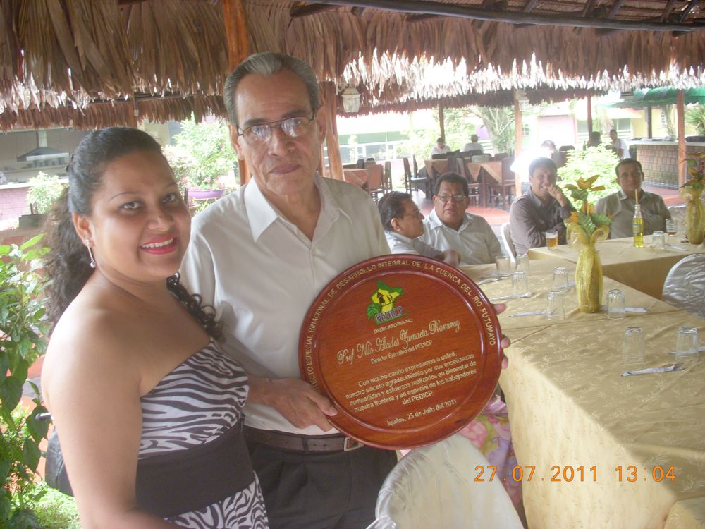 Prof. Nilo Zumaeta, director del Proyecto Especial Binacional de Desarrollo Integral de la Cuenca del Río Putumayo-Pedipc, fue reconocido por sus trabajadores.