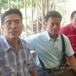Gerente de la Sub Región Putumayo, Teddy Puga, junto al director del Tecnológico de El Estrecho, Jorge Bardales.