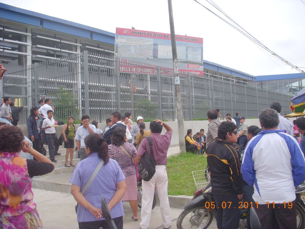 Constructor del colegio emblemático CNI, Jorge Cabrera, se olvida de cumplir compromiso con maestros.