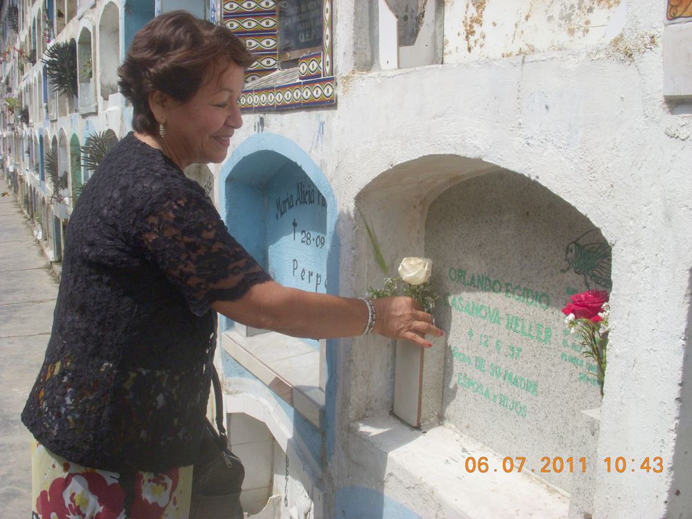 Esposa del escritor Orlando Casanova Heller, estuvo en romería por el Día del Maestro.