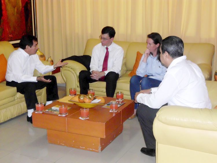 Autoridades de la UCP en plena reunión con Embajador de Inglaterra.