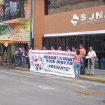 Trabajadores de la Sunat realizaron plantón de protesta en el frontis de su institución.