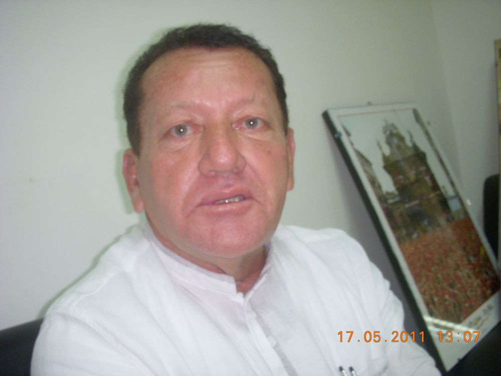 Alcalde de Maynas Charles Zevallos Eyzaguirre, se muestra solidario con maestros de las carpas y hace un llamado a la directora de educación para que solucione problema.