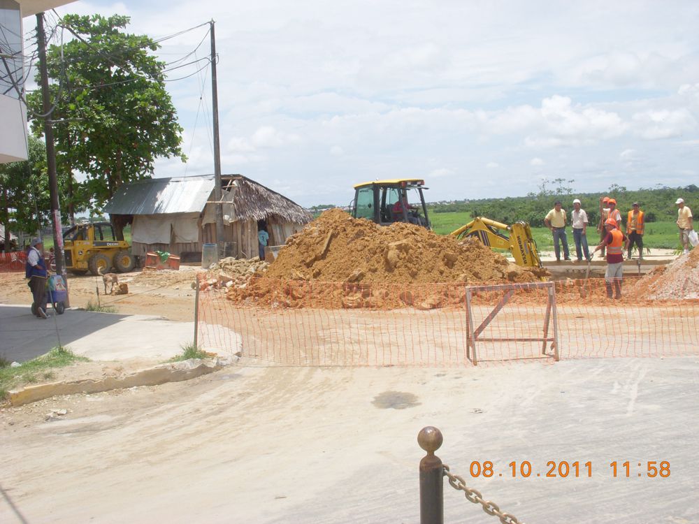 Constructora arregla parte de obra ejecutada de mala forma en curva de Moronacocha.