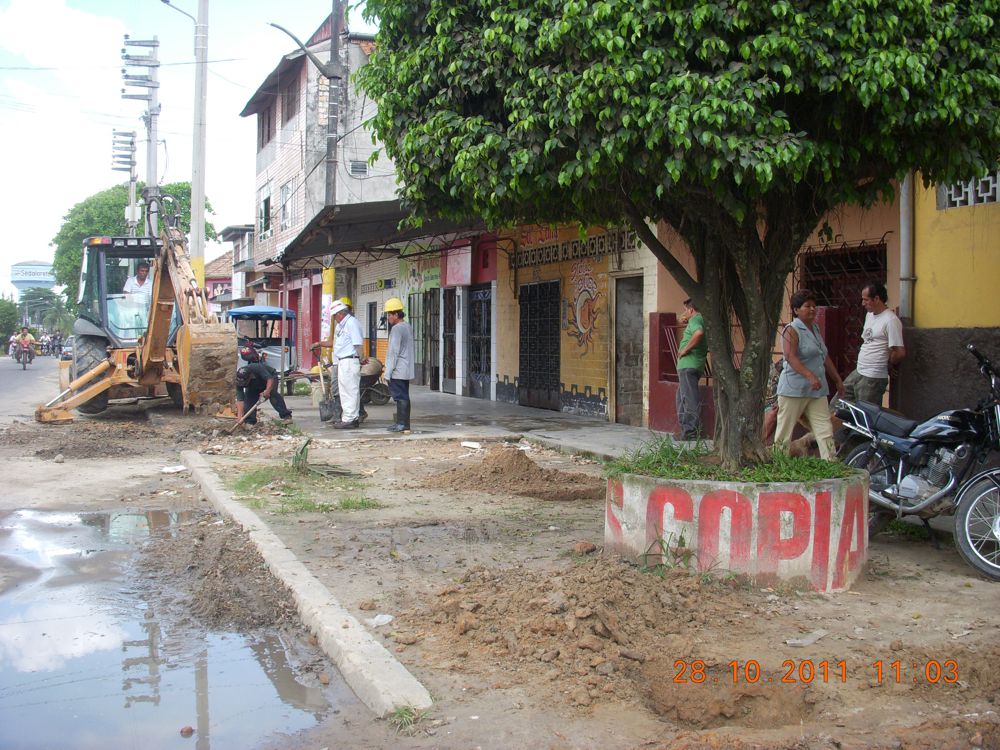 Empresa China llegó hasta la Cdra. 8 de la calle Yavarí a solucionar problema.