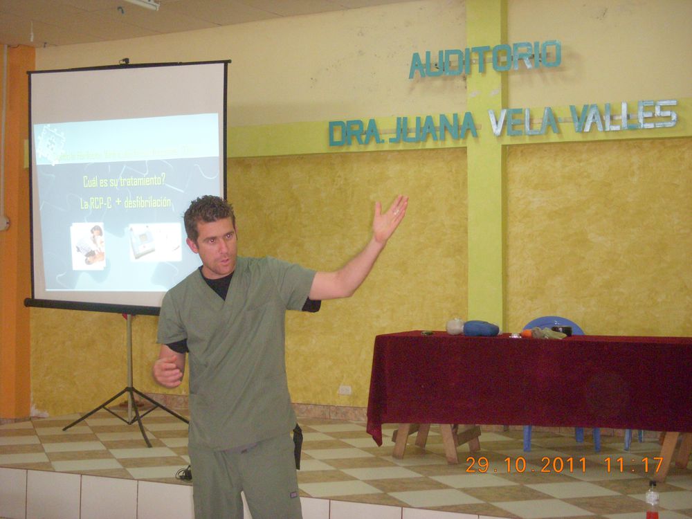 Médico cubano dictó importante taller sobre reanimación cardiovascular.