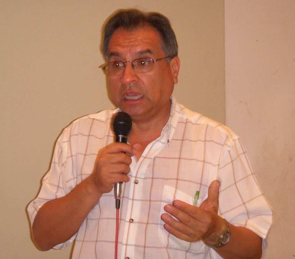 Blgo. Sandro Chávez Vásquez Jefe del Servicio Nacional de Areas Naturales Protegidas por el Estado-Sernanp. A un lado Grocio Gil, jefe de la Reserva "Pacaya Samiria".