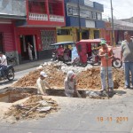 Gerente de obras e la Municipalidad Provincial de Maynas Miguel Segovia, observando arreglo de calles.