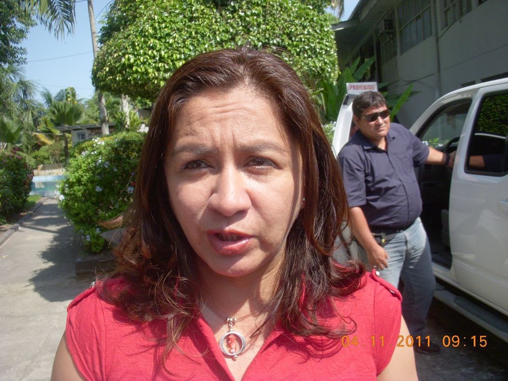 Apenas pisó suelo loretano se le entrevistó a la vicepresidenta del país, Marisol Espinoza Cruz. De inmediato, junto a la comitiva, se dirigió al auditorio del IIAP.