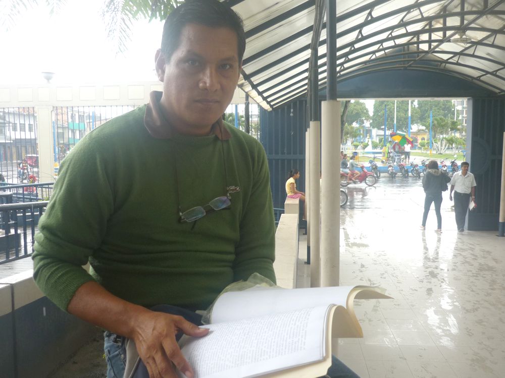 Prof. Alberto Angulo Mondragón, denuncia irregularidades en el CEM de San Juan.