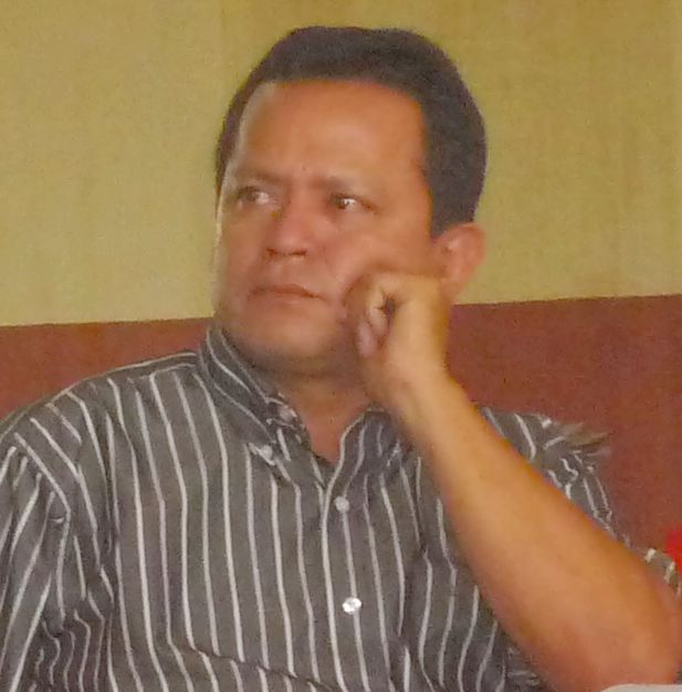 Director regional de educación Emilio Agnini Rodríguez, con dirigentes del Sutep.