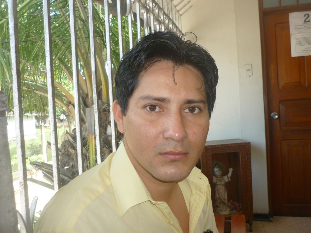 Joven médico especialista, preparado en Cuba, viene trabajando en el hospital regional de Loreto.