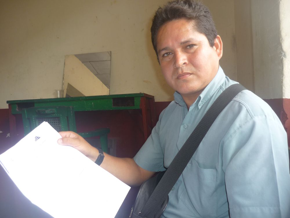 Prof. César Juan Coral García, secretario de prensa y propaganda del Sutep Loreto, pide a director de educación que aclare situación de ex administrador.