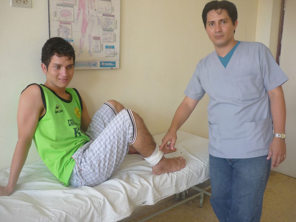 Traumatólogo preparado en Cuba, viene atendiendo a más de 20 pacientes diarios en el Hospital Regional.