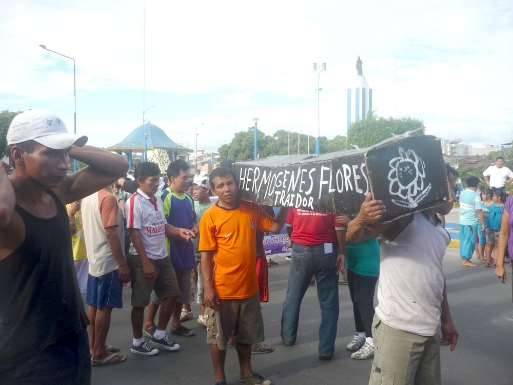 Vendedores del mercado Belén expresaron su molestia contra alcalde Hermógenes Flores.