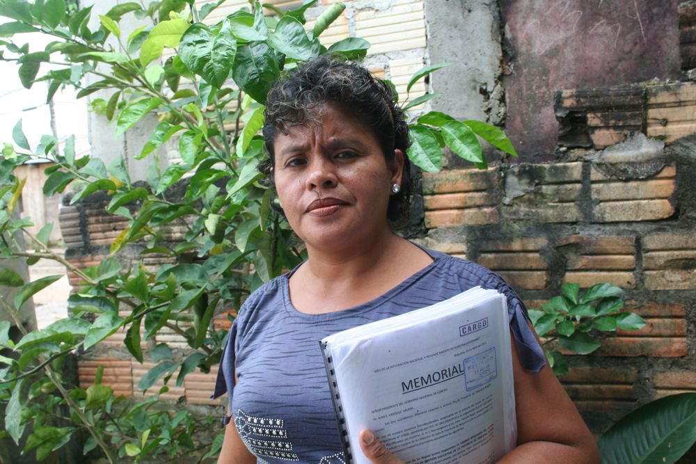 Profesora de Requena, Jenny Murcia Ramírez, pide salida inmediata del jefe de Ugel-Requena.