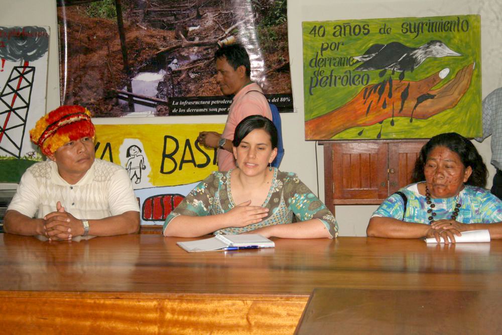 Congresista Verónica Mendoza, dignamente dio la cara y se disculpó frente a Apus de cuencas amazónicas. Parlamentario Leonardo Inga, brilló por su ausencia.
