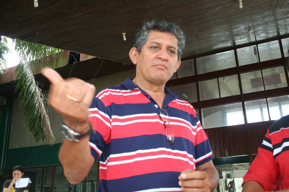 Roberto García, anuncia que sesión de concejo de regidores se hará aunque sea en la puerta municipal, debido a fumigación del día de hoy.