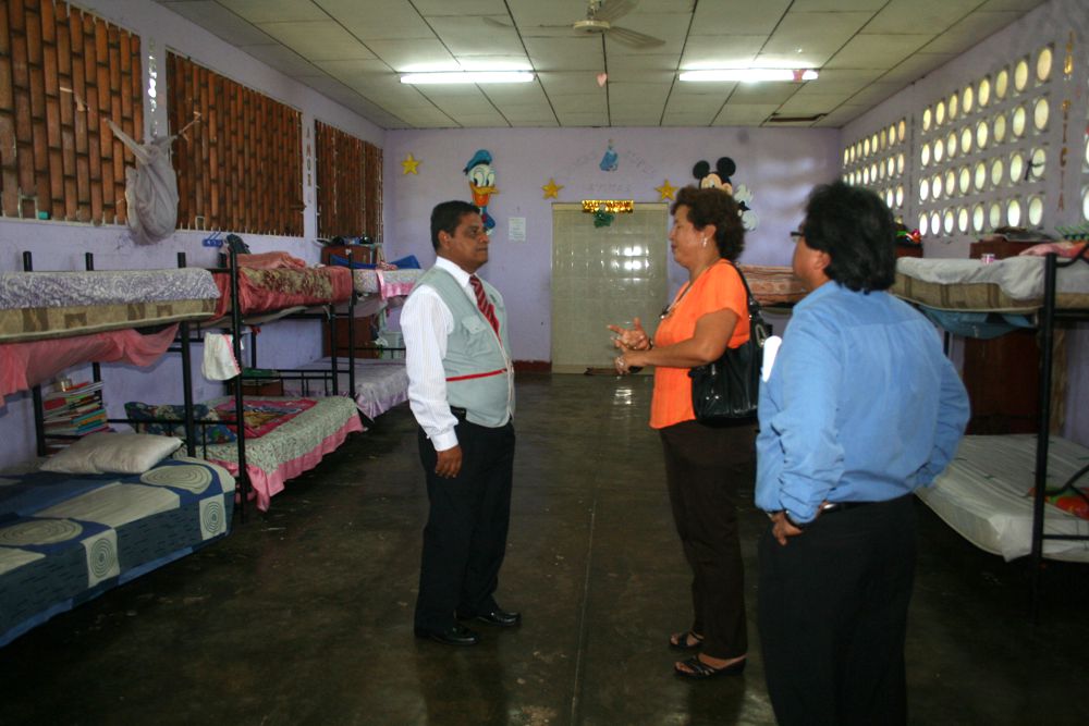 Dr. Aldo Atarama, visitó centro de menores "Lorena" de manera inopinada.