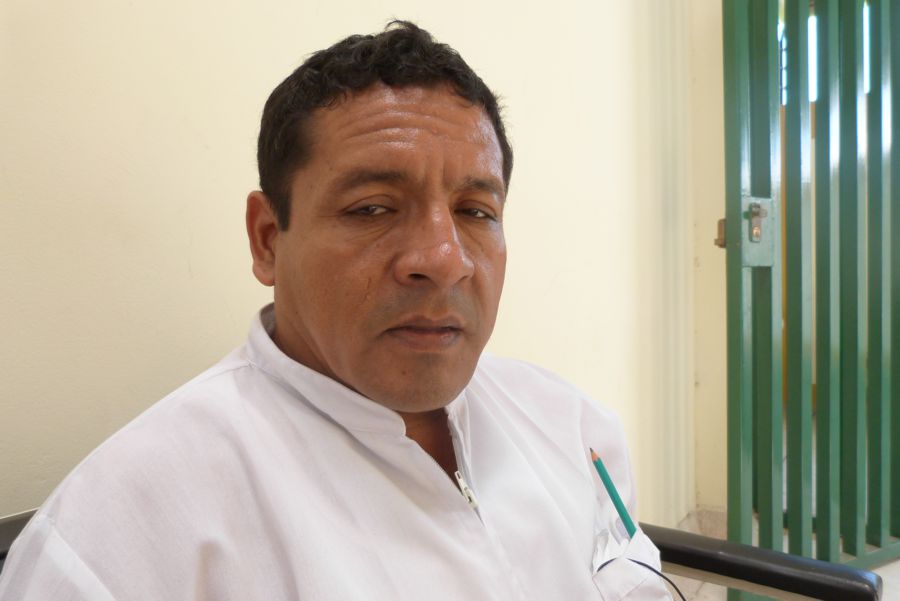 Dr. Renzo López, muy molesto por la escandalosa sobrevaloración en el nosocomio del pueblo.