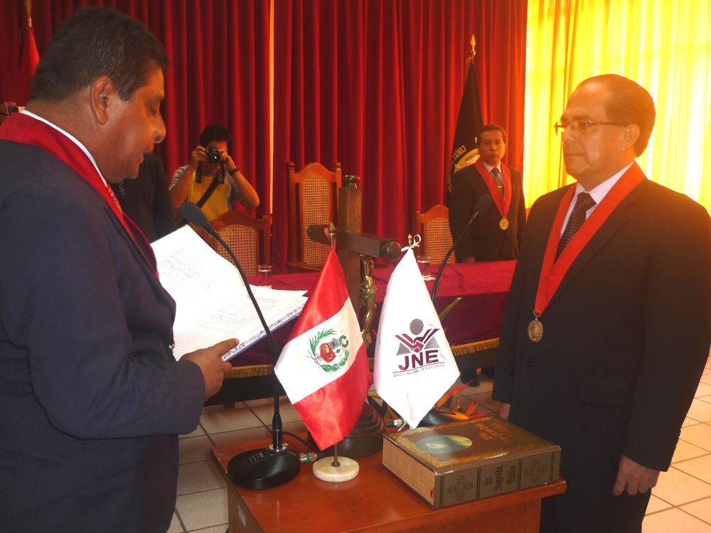 Presidente de la CSJL Dr. Aldo Atarama, tomó juramento al presidente del Jurado Electoral Especial Dr. Aristóteles Alvarez.