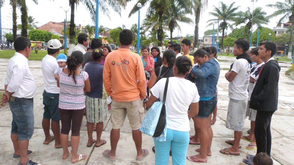 Moradores de la calle Manaos y Calvo de Araujo, están desesperados por olores nauseabundos en su zona.