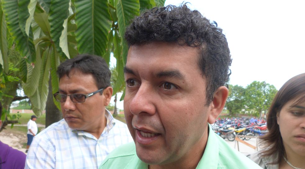 Presidente de Ucayali Jorge Velásquez Portocarrero, llegó a Iquitos para hablar sobre el traslado de madera rolliza por esa zona.