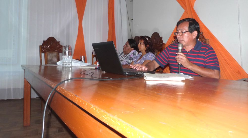 Administrativos de la Unap participaron en asamblea informativa a cargo de Augusto Cárdenas, secretario del sindicato.