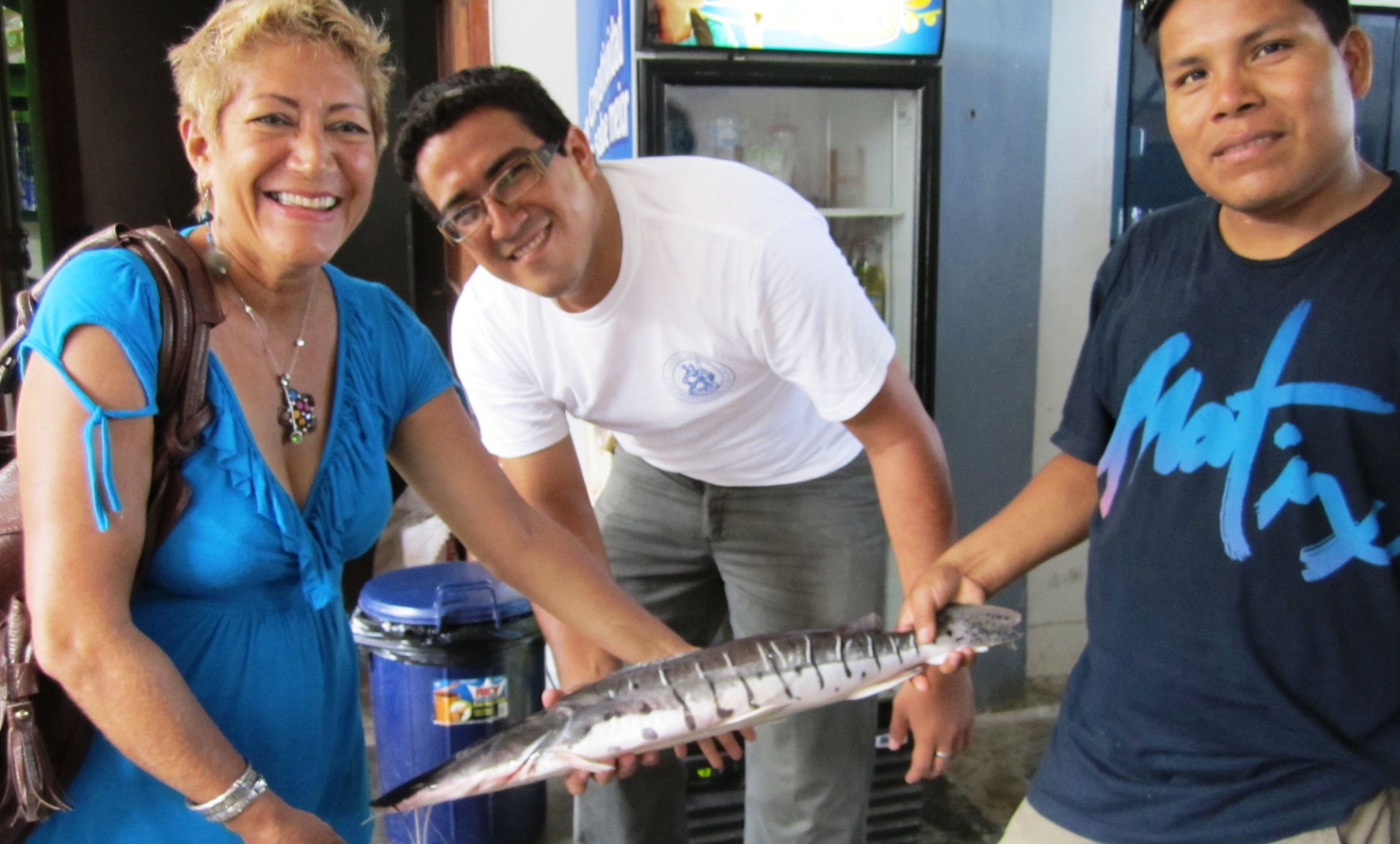 La institución "Lazos de Vida" a través de su representante Silvia Barbarán, recibió donación de pescados para sus asociados.