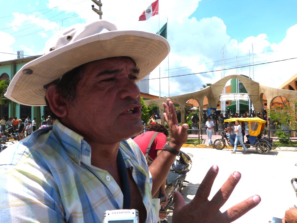 Presidente de la Asociación Feria Navideña 2012, Julio Valdez, desestima el principio de autoridad y anuncia toma de calles para el 15 de diciembre.