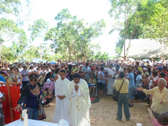 Padre Víctor Baldeón, participó de la peregrinación de la Virgen en Nauta.