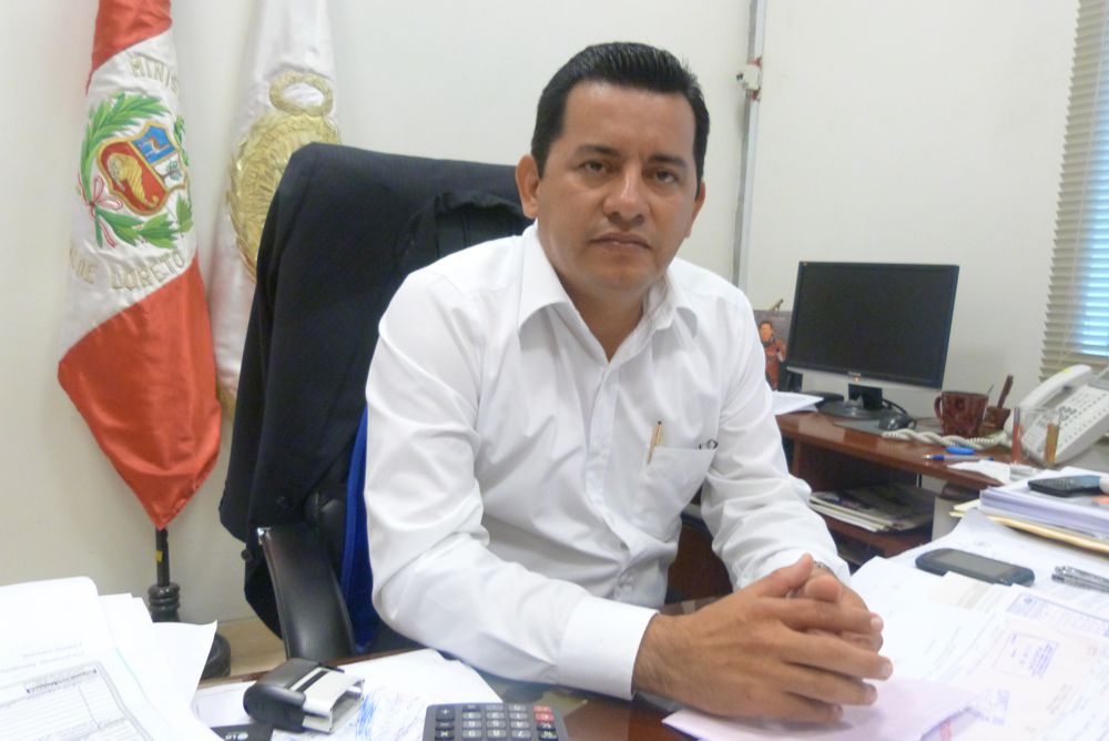 Administrador Benny Pasquel. Ascensor malogrado. Edificio costó más de 11 milones de soles.