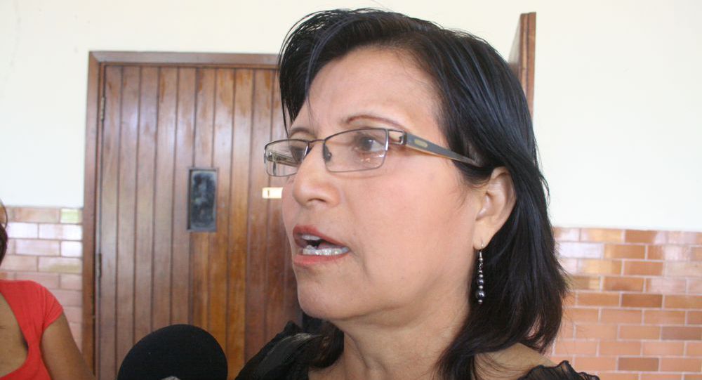 Regidora, Efrocina Gonzales, exigiendo más drasticidad contra la empresa china.