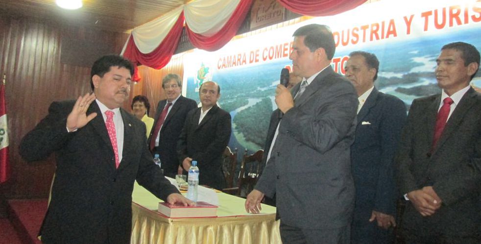 Vista del momento del "Sí juro" del presidente entrante, empresario Víctor Fernando Díaz Arcentales.