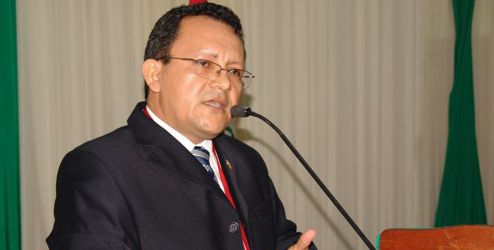 ¿Puede el rector Antonio Pasquel Ruiz, manejar a la Universidad Nacional de la Amazonía Peruana como si fuera de su propiedad? Claro que no.