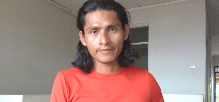 José Fachín, joven indígena estudiante del tercer nivel de Derecho en la Unap.