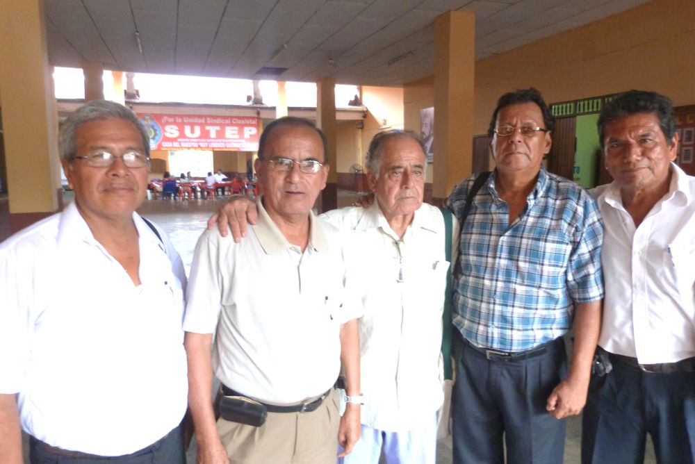 Integrantes del Frente Patriótico de Loreto, afinando tareas para la marcha del día de mañana a las 3 de la tarde.