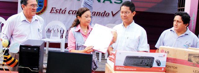 Entregan equipos de cómputo a colegio república de Venezuela