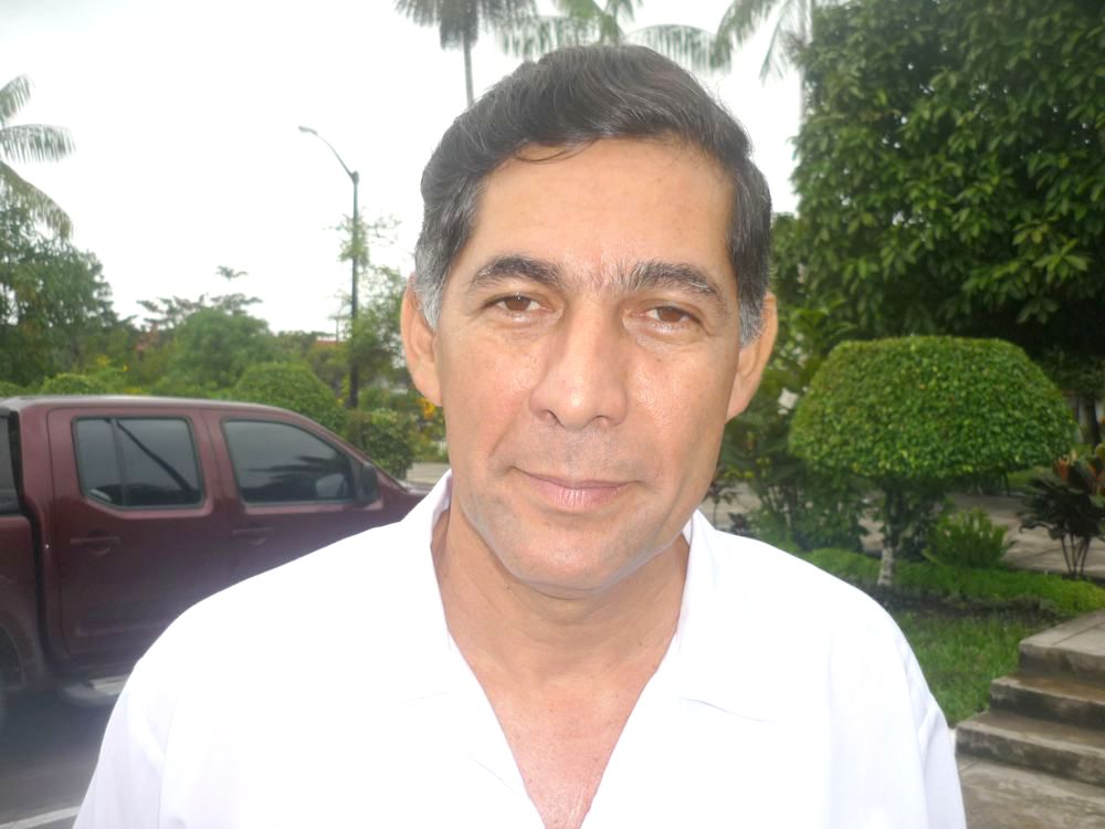 Dr. Hugo Rodríguez Ferrucci director regional del sector salud.