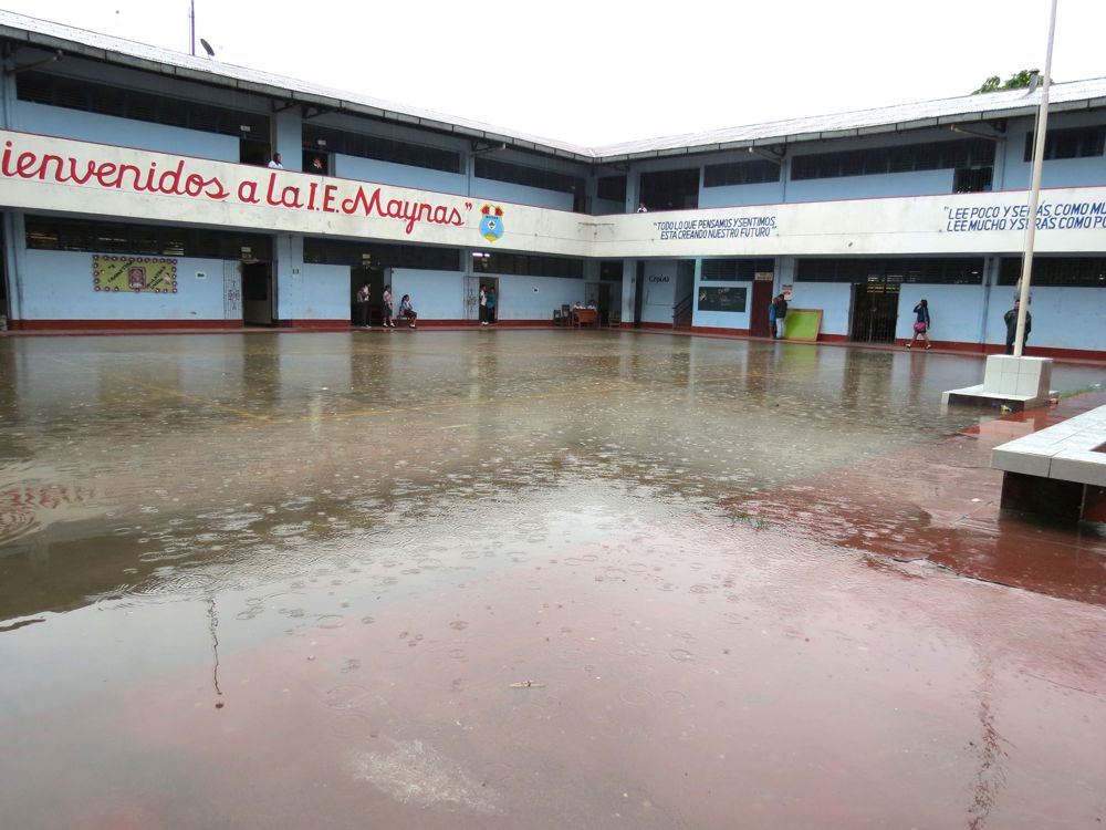 Colegio Maynas se inunda