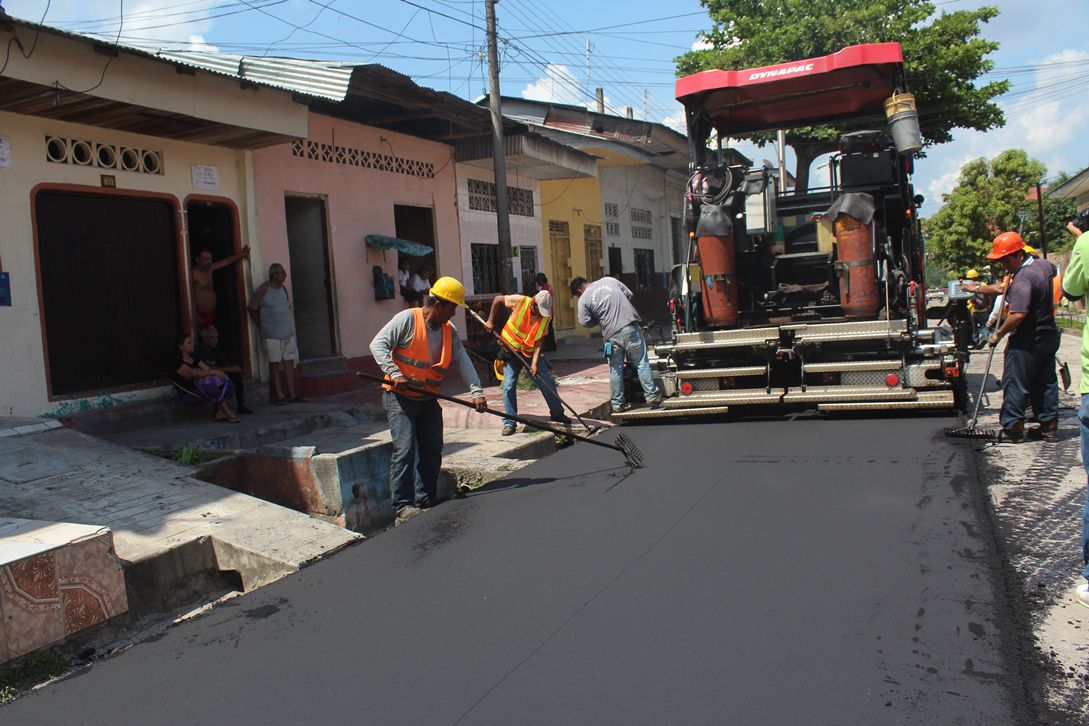 Reasfaltado calle Moore