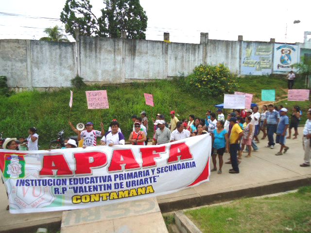 Movilizacion de APAFA en Contamana