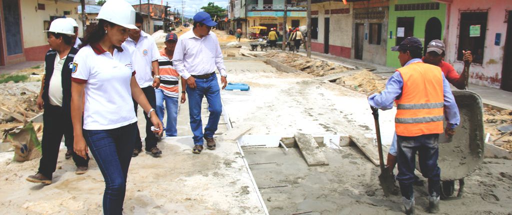 Alcaldesa de Maynas verifica avance de obras