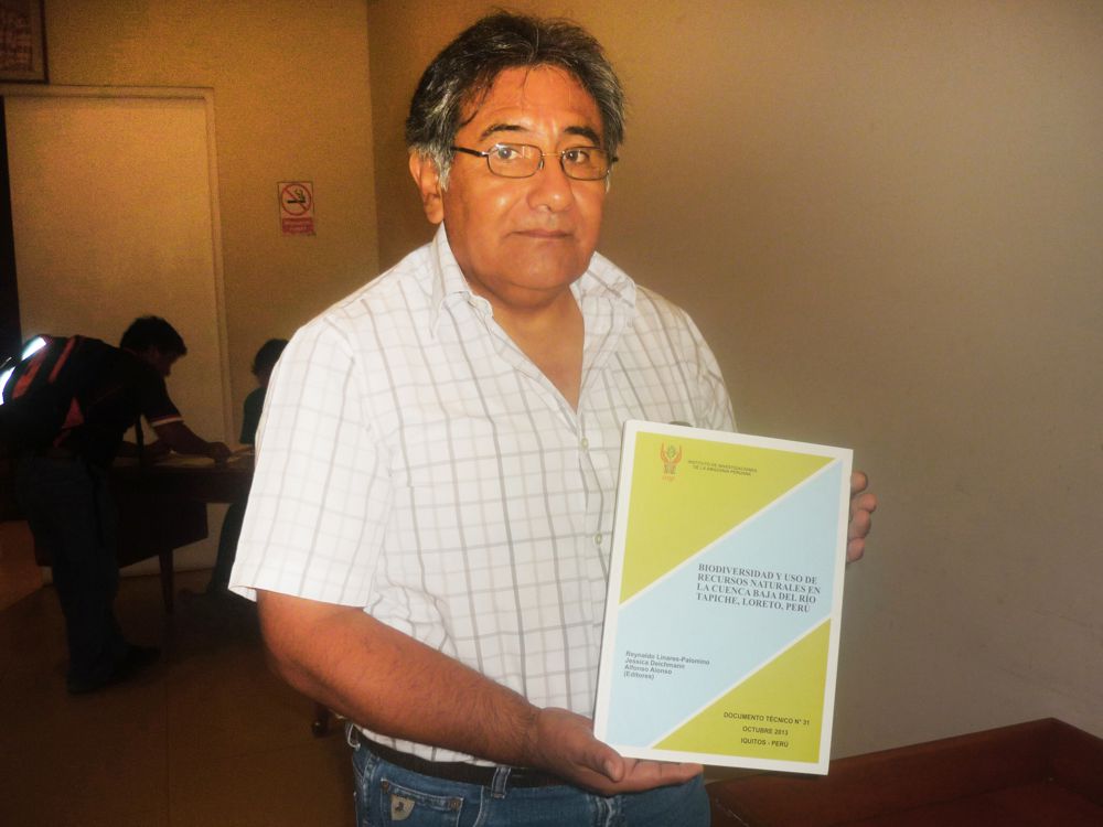 Blgo. Kember Mejía presentó importante libro sobre la biodiversidad en el Tapiche.