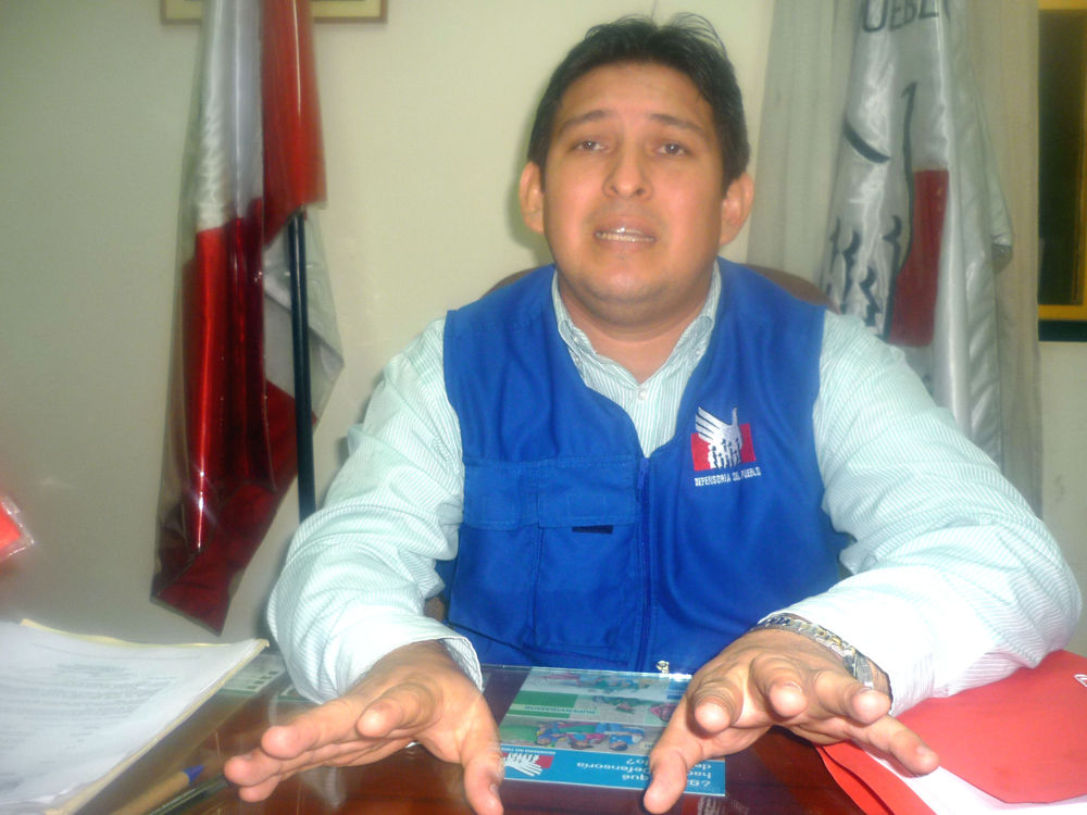 Defensor del pueblo Diego Reátegui Rengifo.
