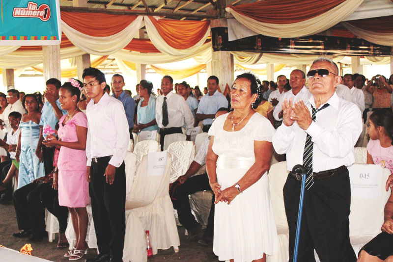 Matrimonio masivo en San Juan