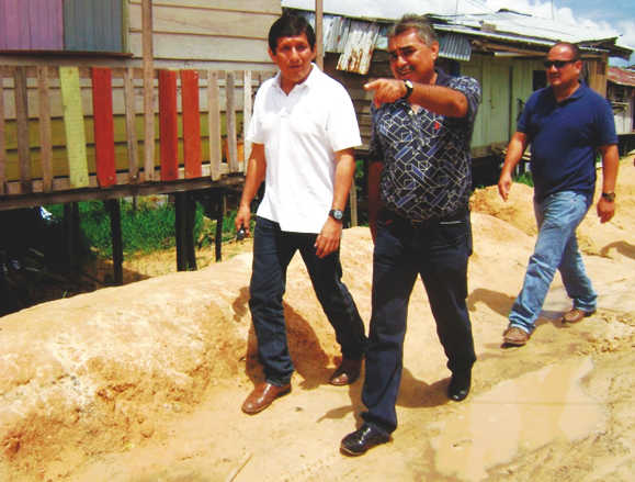 Congresista Victor Isla y Alcalde de Punchana Juan Cardama Guerra